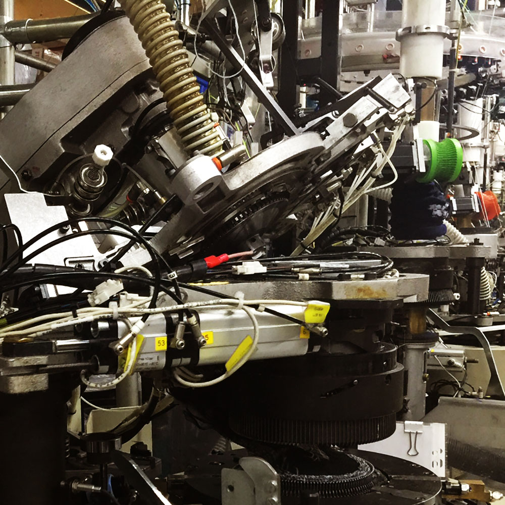 Knitting machine